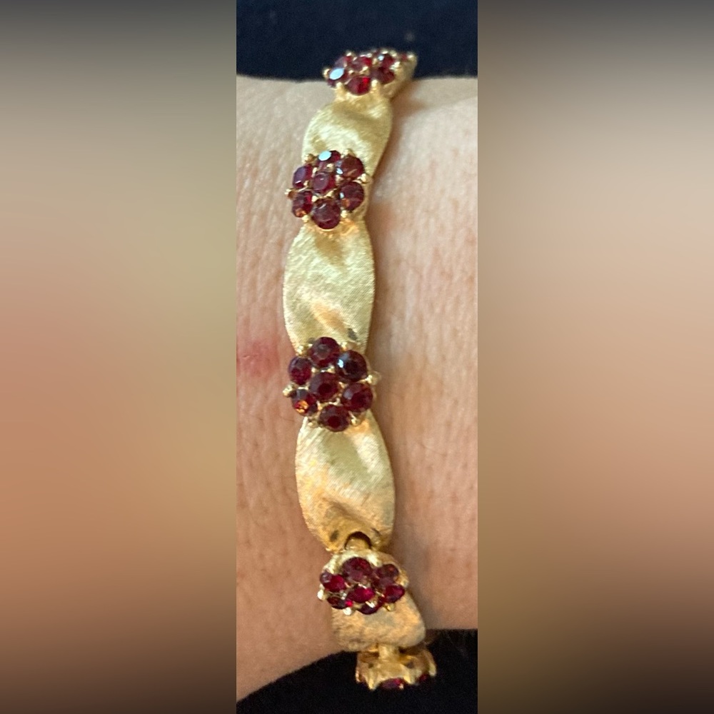CROWN TRIFARI Vintage Gold Tone Ruby Flower Bracelet RARE